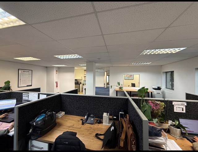 197M² OFFICE TO LET IN CENTURY CITY